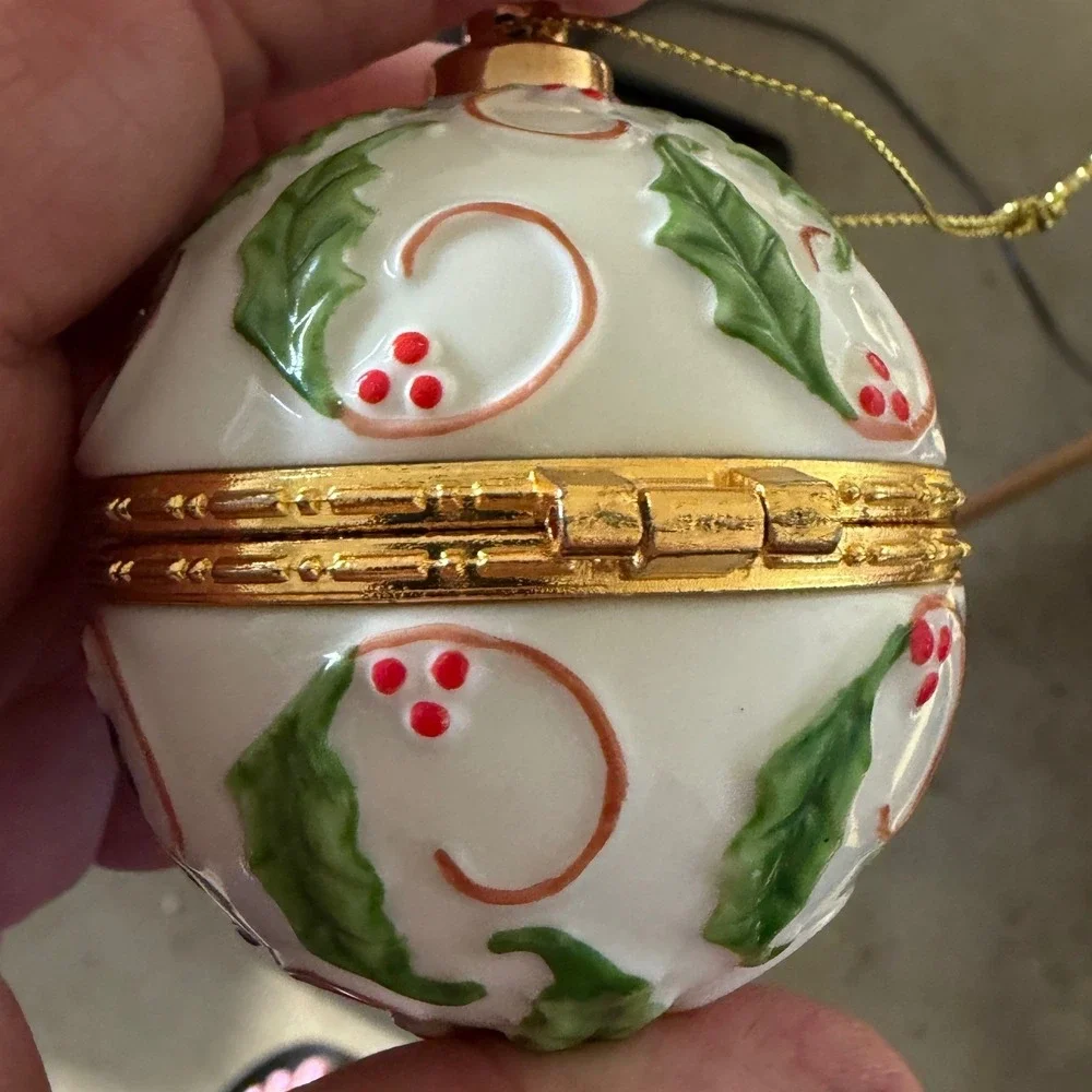 Christmas Holly Ceramic Ornament Hinged Trinket Ring Box Gold Trim White Green